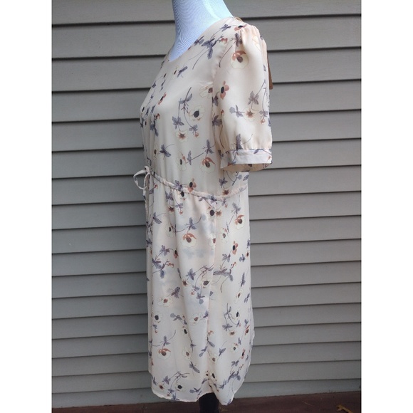 [Last 1!] CLOSET CLOSING Beige Floral Print Dress - Picture 4 of 7